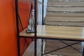 მაგიდა გვერდით თაროთი