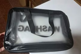 იყიდება კოსმეტიკის ჩანთა