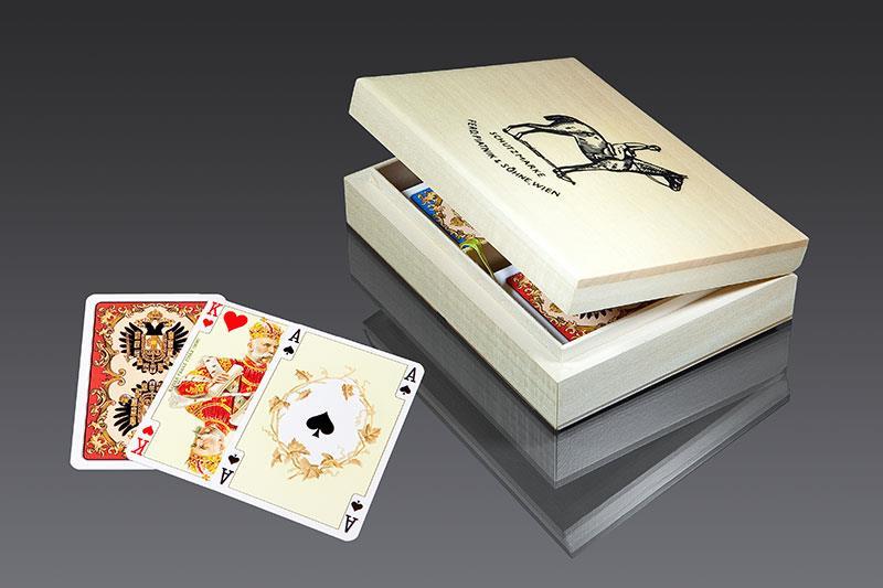 Karty lux w pudełku z logo Piatnika PIATNIK