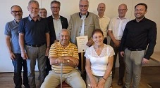Gruppenfoto der geehrten Jubilare mit Vorstand und Aufsichtsrat bei der Mitgliederversammlung 2026 im Hotel Zur Isar