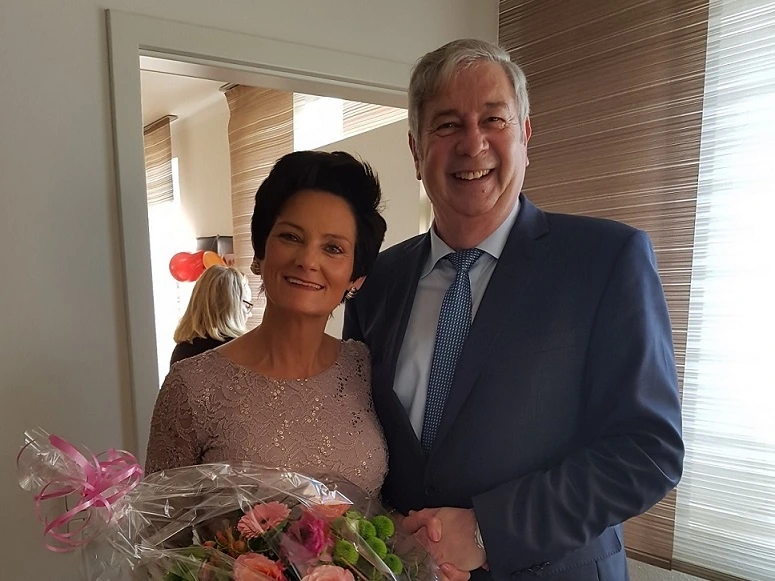 Eva Maria Knoll und Bürgermeister Erich Schmid bei der Gratulation zum 60. Geburtstag