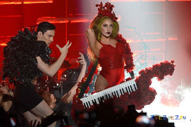 Леди Гага свой 28-й день рождения отметила концертом в Нью-Йорке