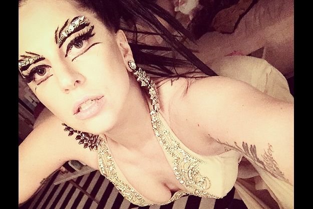 Леди Гага шокировала необычным макияжем