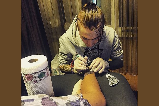 Ксения Бородина набила себе на ноге татуировку