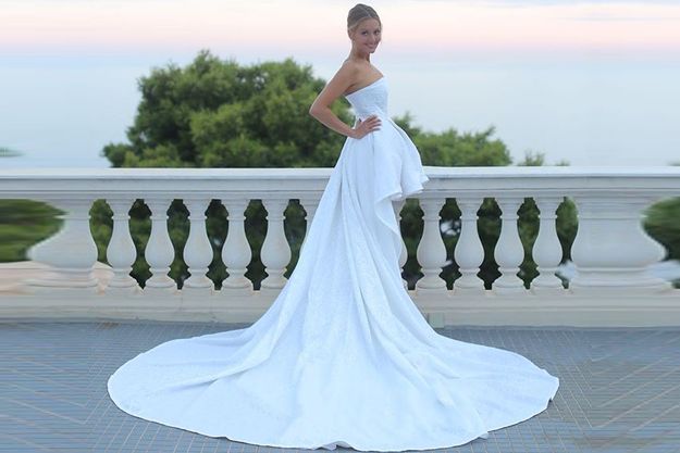 Мария Кожевникова показала фотографии в свадебном платье