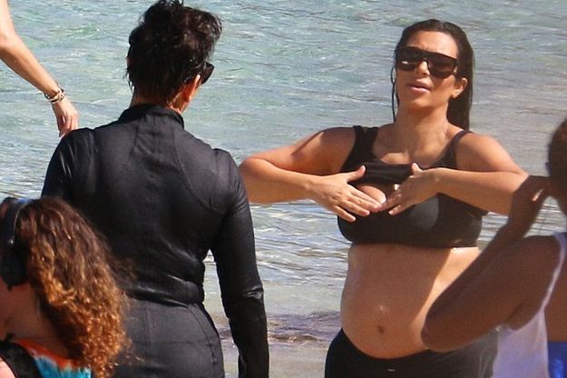 Ким Кардашьян засветила на пляже беременный живот