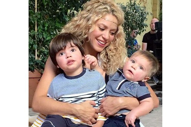 Шакира показала трогательное фото с сыновьями