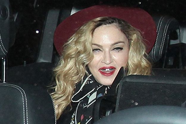Мадонна шокировала фанатов золотыми зубами