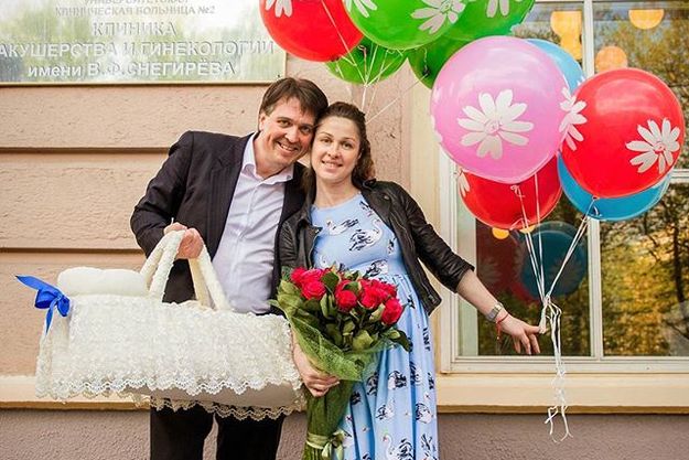 Денис Матросов и Ольга Головина с сыном