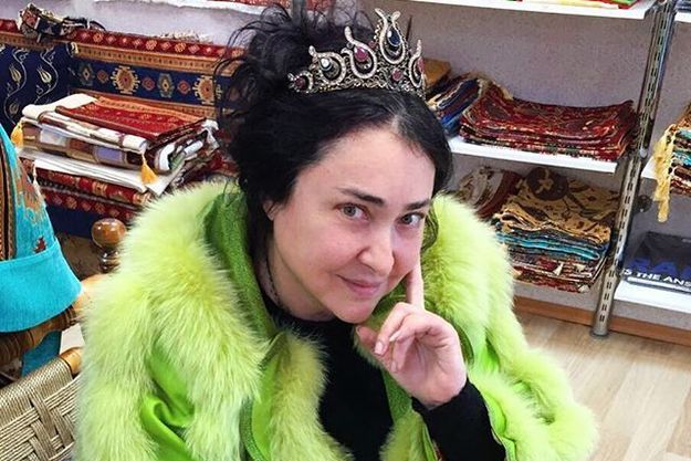 Лолите Милявской в Болгарии преподнесли в подарок корону