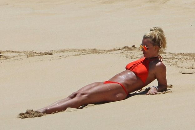 Бритни Спирс похвасталась на пляже идеальной фигурой