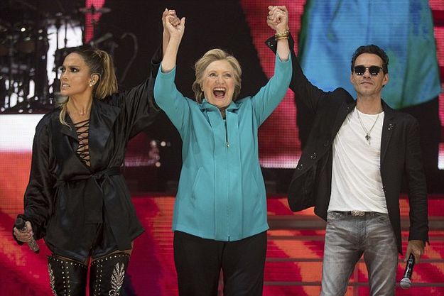 Дженнифер Лопес агитирует за Хилари Клинтон пышными ягодицами