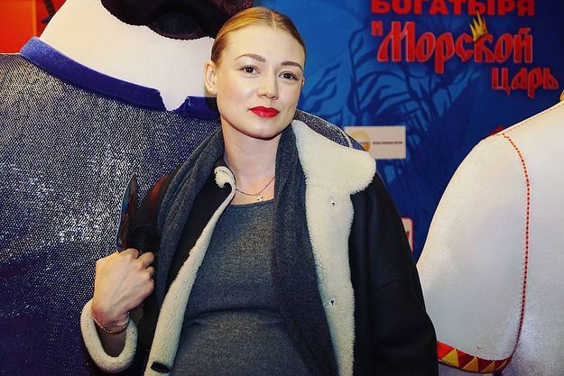 Оксана Акиньшина показала огромный беременный живот