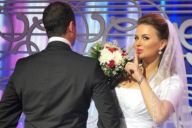 Анна Семенович удивила фанатов фото в свадебном платье