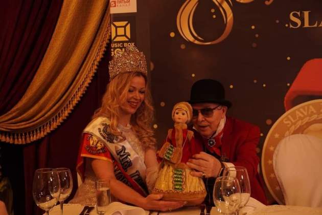 Белорусская красавица из Витебска Наталья Павлова завоевала корону «Mrs.Universe 2023»