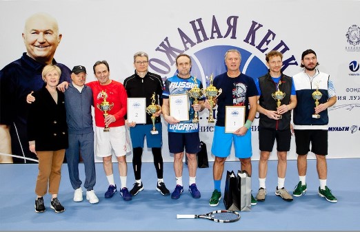 Очередной теннисный турнир «Кожаная Кепка» организовали клуб «Мультиспорт» и Фонд Юрия Лужкова
